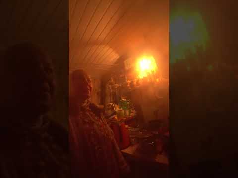 ЖИВЁТ ОДНА НА КРАЮ СЕЛА.... СОСЕДКА