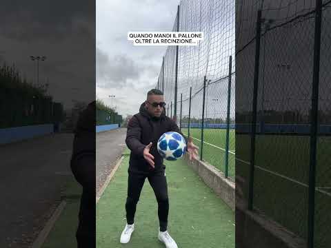 Quando il pallone finisce oltre la recinzione…😂⚽️ #ilbossdelfreestyle