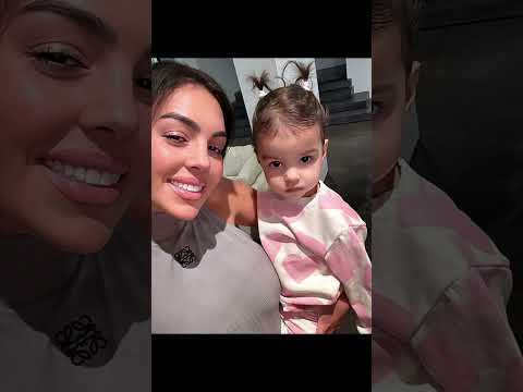 Georgina & Cristiano with Bella Esmeralda ❤️ #onlylove #toocute #daughter #cr7
