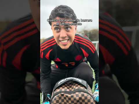 la barrera en el partido #futbol    #memesfutbol   #humor   #futboleros   #viral