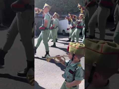 Cómo poder olvidar estos desfiles? Niño que sueña con ser legionario #semanasanta #legion #military