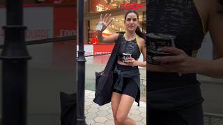 Natasa Stankovic HURRIEDLY sits inside her car after waving at paps #shorts #natasastankovic