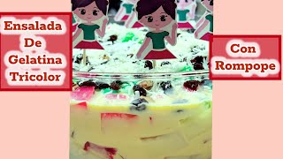 Ensalada de gelatina tricolor con Rompope