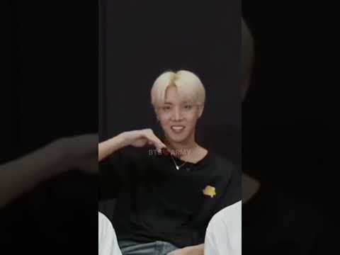 Jhope have no bone in hand 💜😍😁