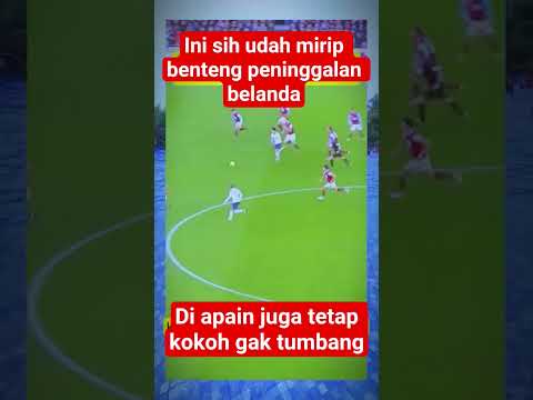ini sih udah mirip benteng peninggalan belanda di apain juga tetap kokoh dan akhirnya bola masuk