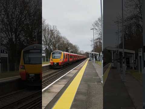 SWR Class 707 Departing Kempton Park Station (11/02/23) #train #railway