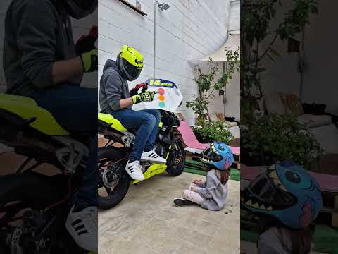 Cuando le explicas a tu hija como manejar en moto🚦🚦🚦🚦