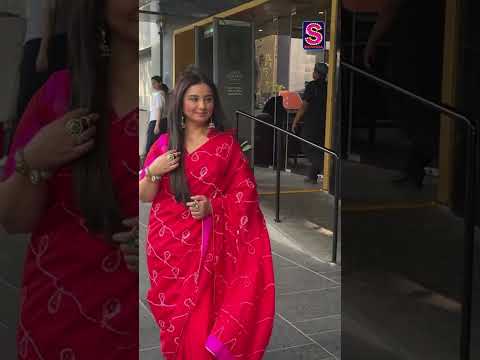 Divya Dutta dazzles in a stunning red saree as she arrives for a starry event!