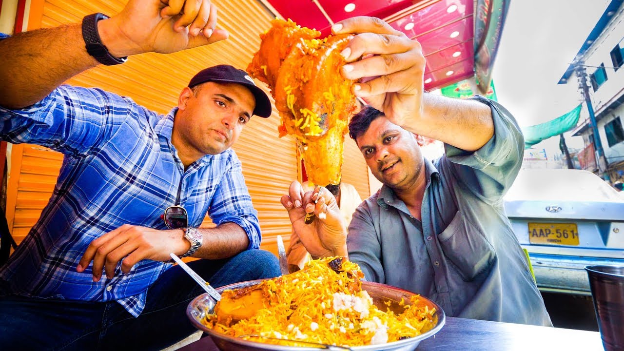 Street Food in Karachi, Pakistan - GIANT BONE MARROW BIRYANI