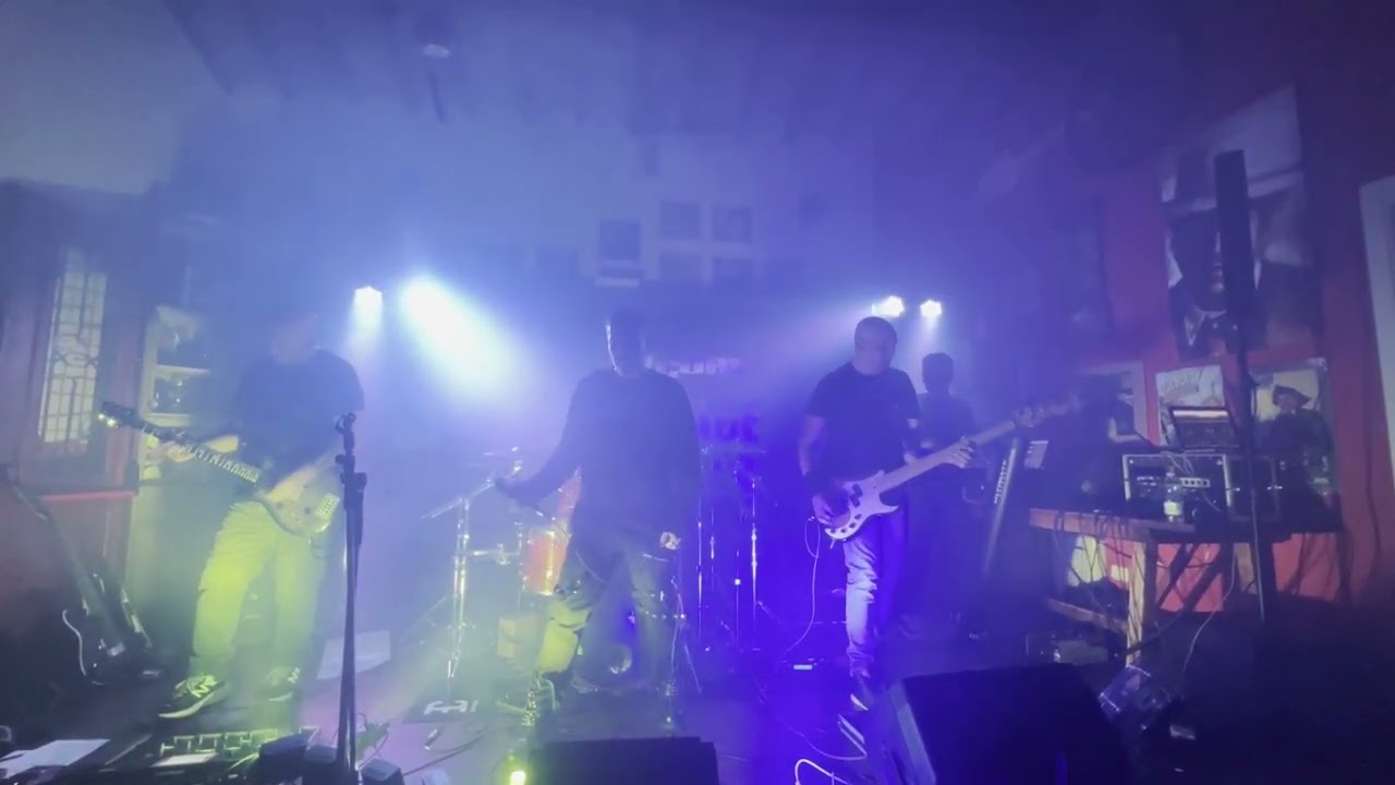 Carnage Visors - The Cure Tribute band