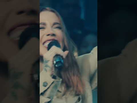 Mesmo fraco, sigo firme! 🙌 #DeusÉQuemMeFortalece #Gospel2025 #Louvor #Shorts