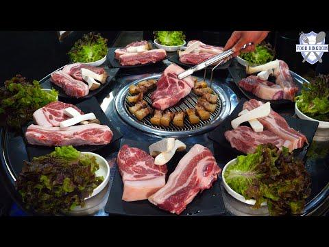 연탄불에 제대로 구워줍니다! 일매출 300만원의 육즙듬뿍 제주도 근고기 / Korean Briquette Pork Restaurant