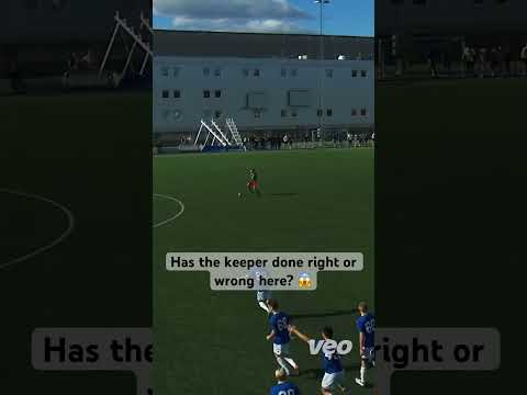 Has the keeper done right or wrong here ❓😱