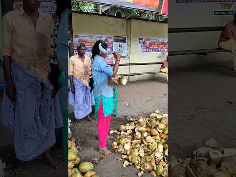Coconut water in India 4.5 #india #coconut #shorts #skills #perfection #water #fresh #machete
