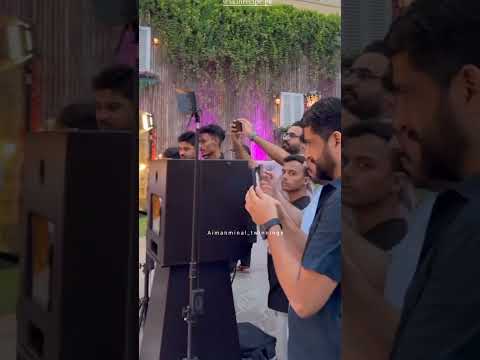 ایمن منال خان نے اپنی بھائی کی شادی کے لئے ایک جیسے لباس کی اور اپنے شوہروں کے ساتھ پکچر لیتے ہیں