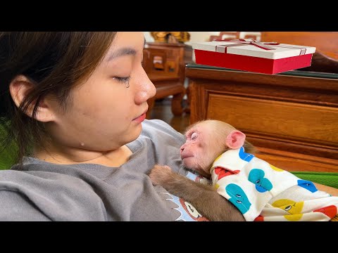 Mom Cry When Gave BiBi Gift Before Leaving!