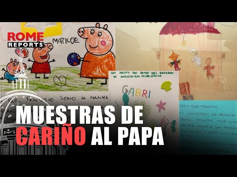 El papa, rodeado de cariño durante su ingreso mensajes y dibujos de los fieles