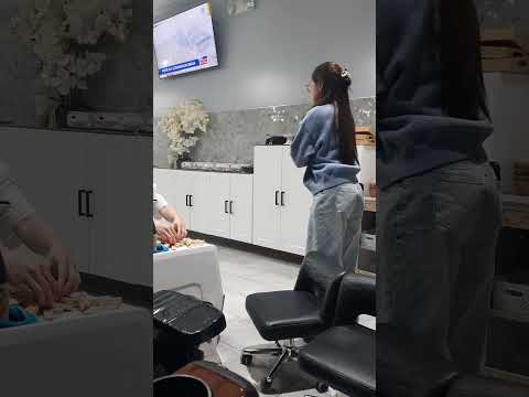 khi tiệm nail vắng khách