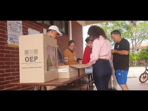 Bolivia: Polling station workers prepare voting center in Santa Cruz | AFP