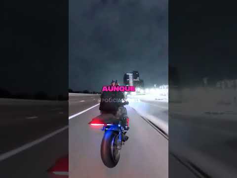 El neumático de un motociclista explota a 225 km/h! 😲