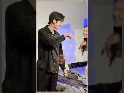 Liu Yuhang Nggak Kuat Ditusuk Brush Makeup Zhai Yiying, Ketawa Sampai Geli 🤣 #short #yiying #bts poster