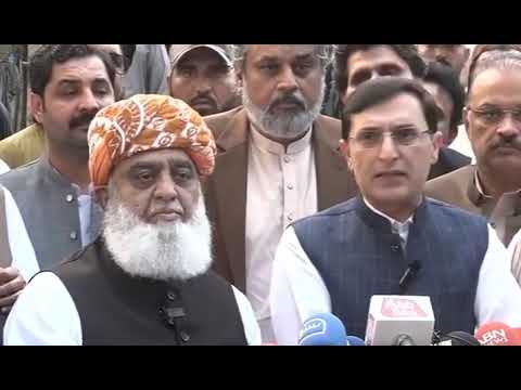 تحریک انصاف کا آئینی ترمیم کے حق میں ووٹ نہ دینے کا اعلان، بیرسٹرگوہر کی فضل الرحمان کےہمراہ کانفرنس