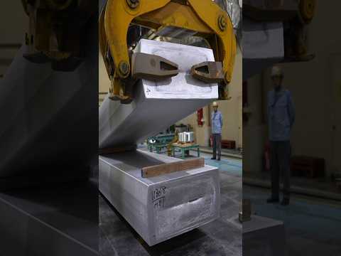 The process of making aluminum slabs from used aluminum cans. Japanese aluminum recycling factory.