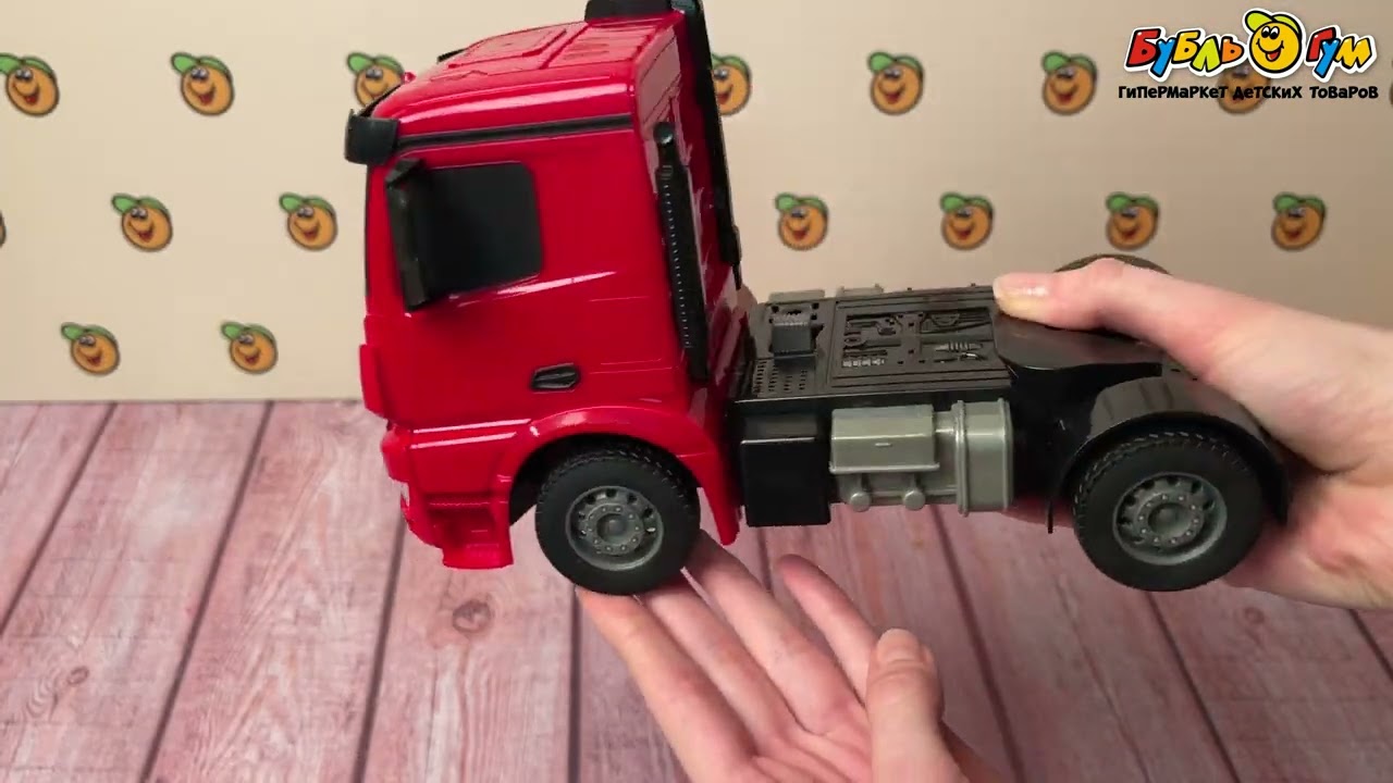 Тягач Mercedez-benz Flatbed Trailer Set с экскаватором р/у 1:26 акб - видео