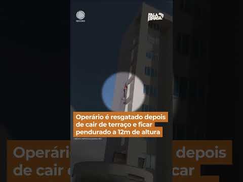 Operário é resgatado depois de cair de terraço e ficar pendurado a 12m de altura #Shorts #FalaBrasil