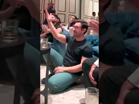 NEW! ✅ Aamir Khan Dances And Enjoys Beautiful Singing #aamirkhan #shorts