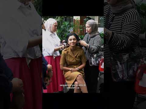 Ibu Guru Ratna di Film 5cm: Revolusi Hati