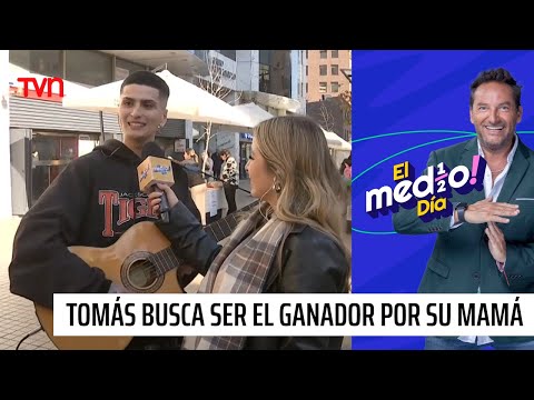 El gran sueño de Tomás: canta en las calles para comprar una casa a su mamá | El medio día
