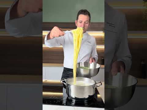 Tagliolini al pesto di rucola con tartare di tonno mandorle e limone 🤤 #sebastianfitarau