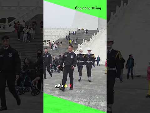 hình ảnh phản cảm của cảnh sát Trung Quốc