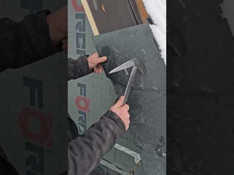 Schiefer am Ort auskämmen #dachdecker #handwerk #sachsen #winter