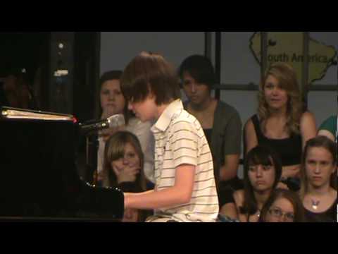 Greyson Chance Singing Paparazzi