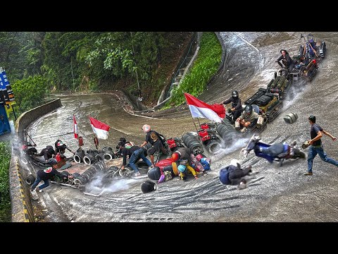DRAMATIS !!! KEJADIAN HARI INI, Menit Menit Vespa Ekstrim Super Panjang Tersangkut di Sitinjau Lauik