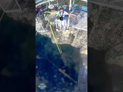 Kid Tries Touching The Water at Canada’s Highest Bungee #canada #bungeejumping #ottawa #gatineau