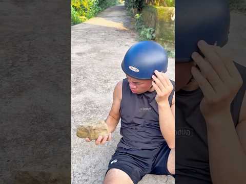 Hãy đội mũ bảo hiểm khi đi xe máy