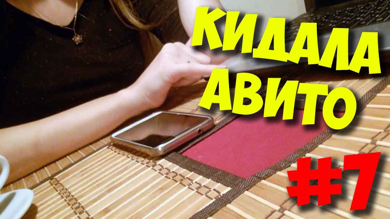 КРАСАВИЦА И ЕЕ ПОПУГАЙ, СЪЕВШИЙ КЛАВИАТУРУ