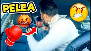Taxista intenta Pelear con su pasajero