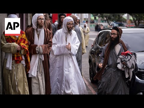 YouTube video thumbnail: Colombia Expels Members of Ultra-Orthodox Jewish Lev Tahor Sect to US