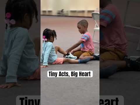 Toddler Tied Her Shoe… This Is Real Love! #KidsLove #AdorableMoment #Shorts ❤️👟