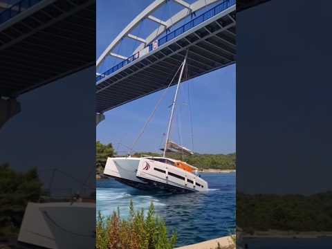 Ojo avizor #barcos #velero #catamaran #navegantes #marina #marino #barco #ship