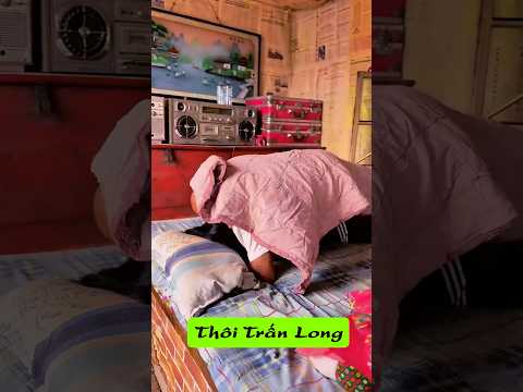 Tranh thủ lúc vợ không có nhà