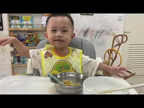 Eden having lunch #eat#noodle#baby 