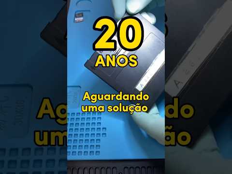 Depois de 20 anos a escritora vai publicar seu livro que estava neste disquete que recuperamos.