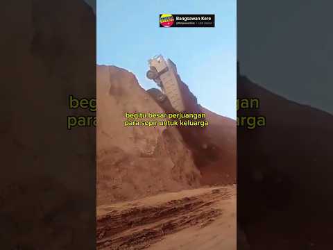truk terjatuh saat bermuatan #automobile #viralvideo #pejuangrupiah #fyp #truck #shortvideo #oleng