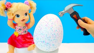 ДАВАЙ ОТКРОЕМ ЯЙЦО ХЭТЧИБЕЙБИ?! РАПУНЦЕЛЬ БОИТСЯ КАТАТЬСЯ НА КАЧЕЛЯХ Сюрприз