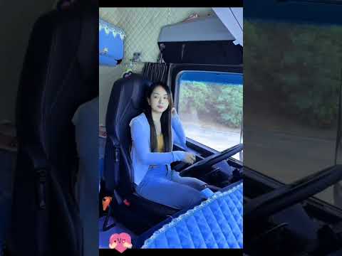 Cuộc sống hạnh phúc của 2 vợ chồng tài xế #cuocsongtaixe #80smusic #nutaixe #automobile #xetaitrung
